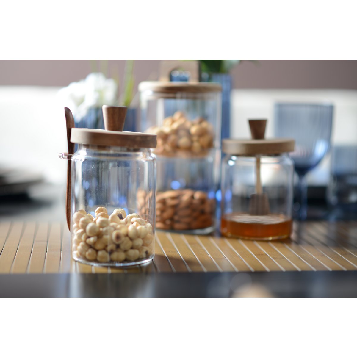 Pot à sucre en verre avec couvercle et cuillère en bois