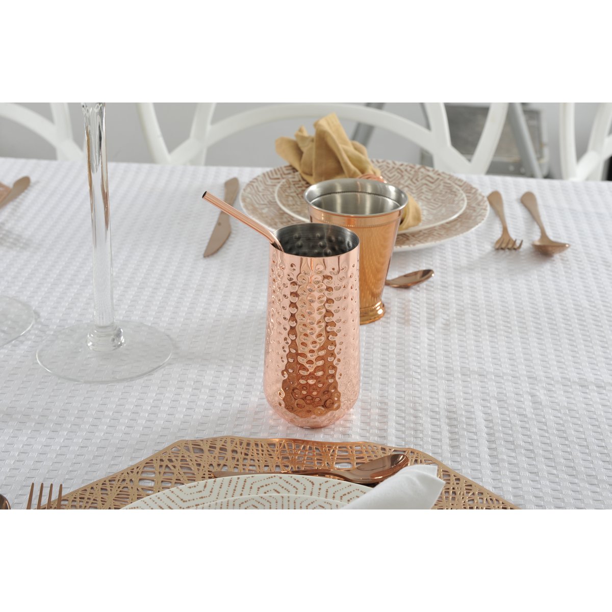 Verre à cocktail avec paille en cuivre