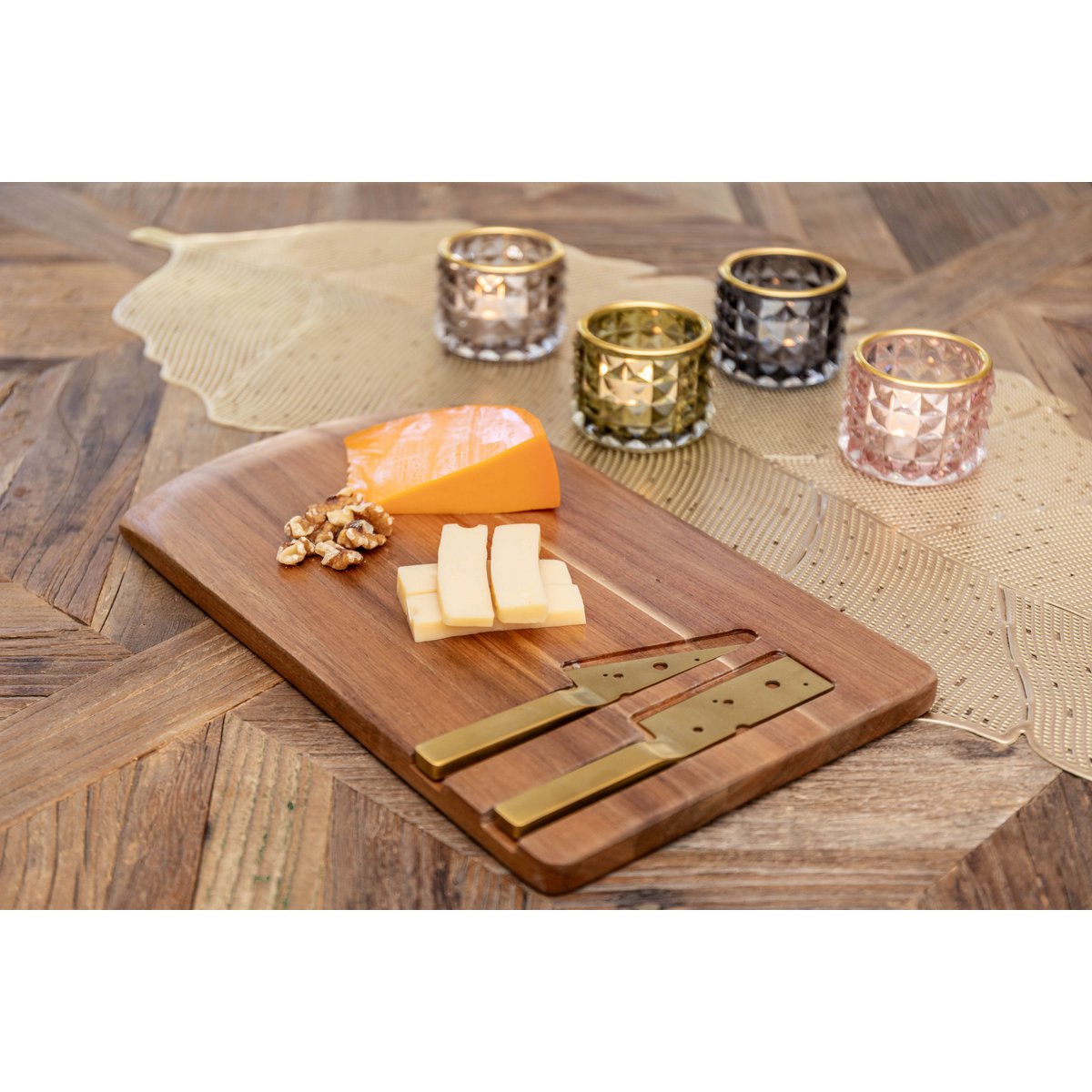Plat à fromage en bois avec 2 couteaux