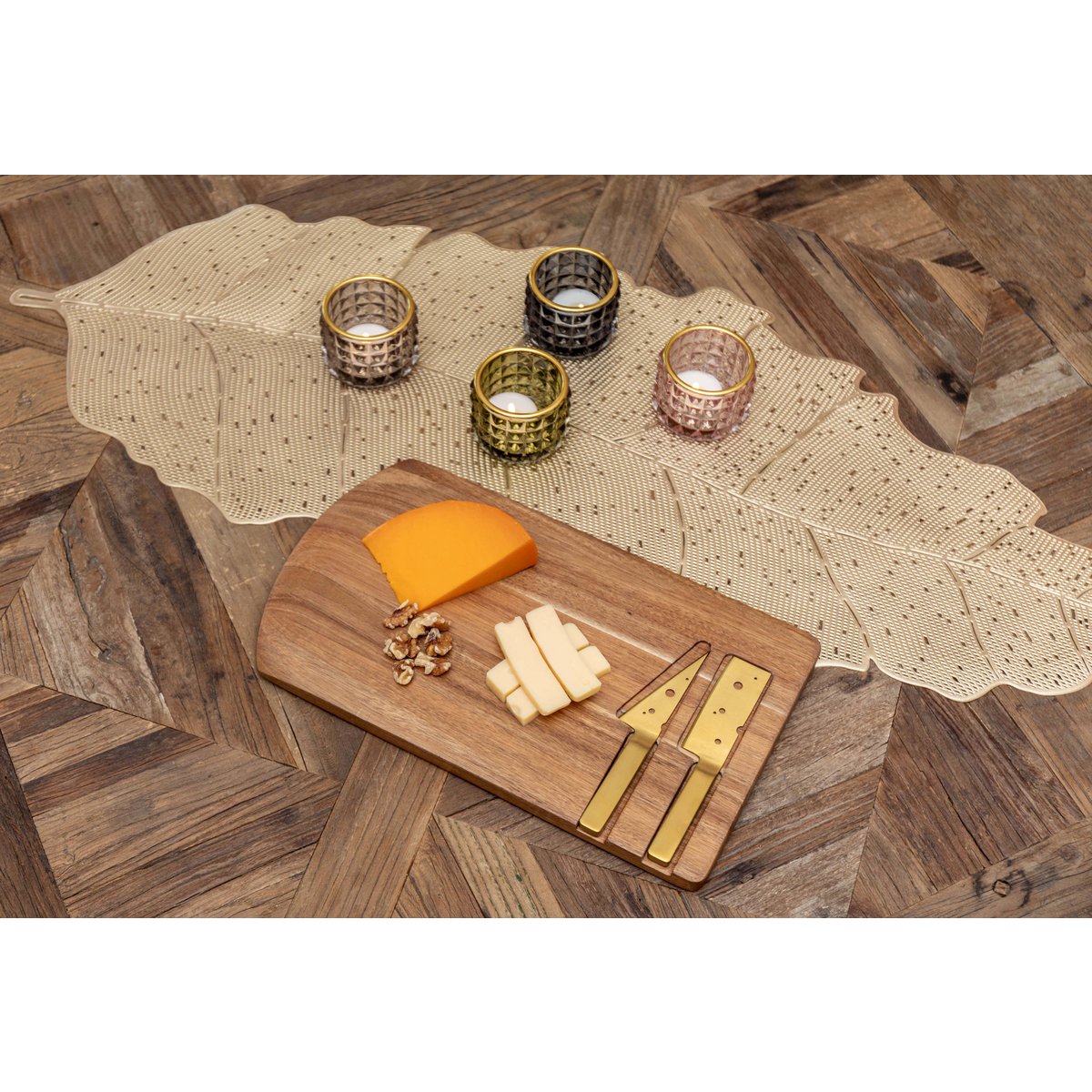 Plat à fromage en bois avec 2 couteaux