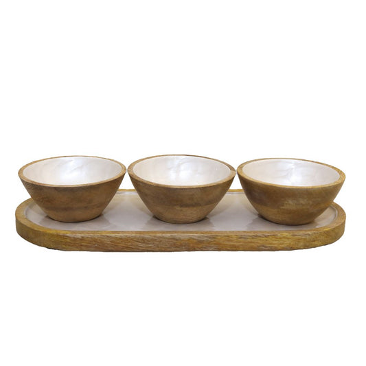 Set apéritif de 3 coupelles blanches sur plateau blanc en bois