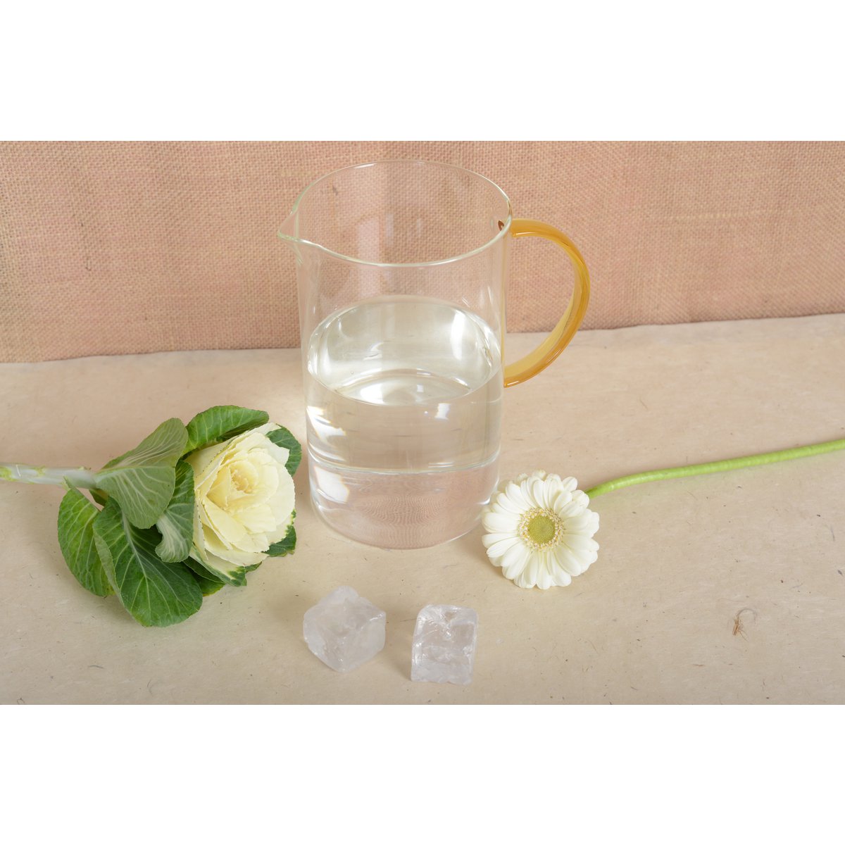Pichet en verre avec anse jaune 1.5l