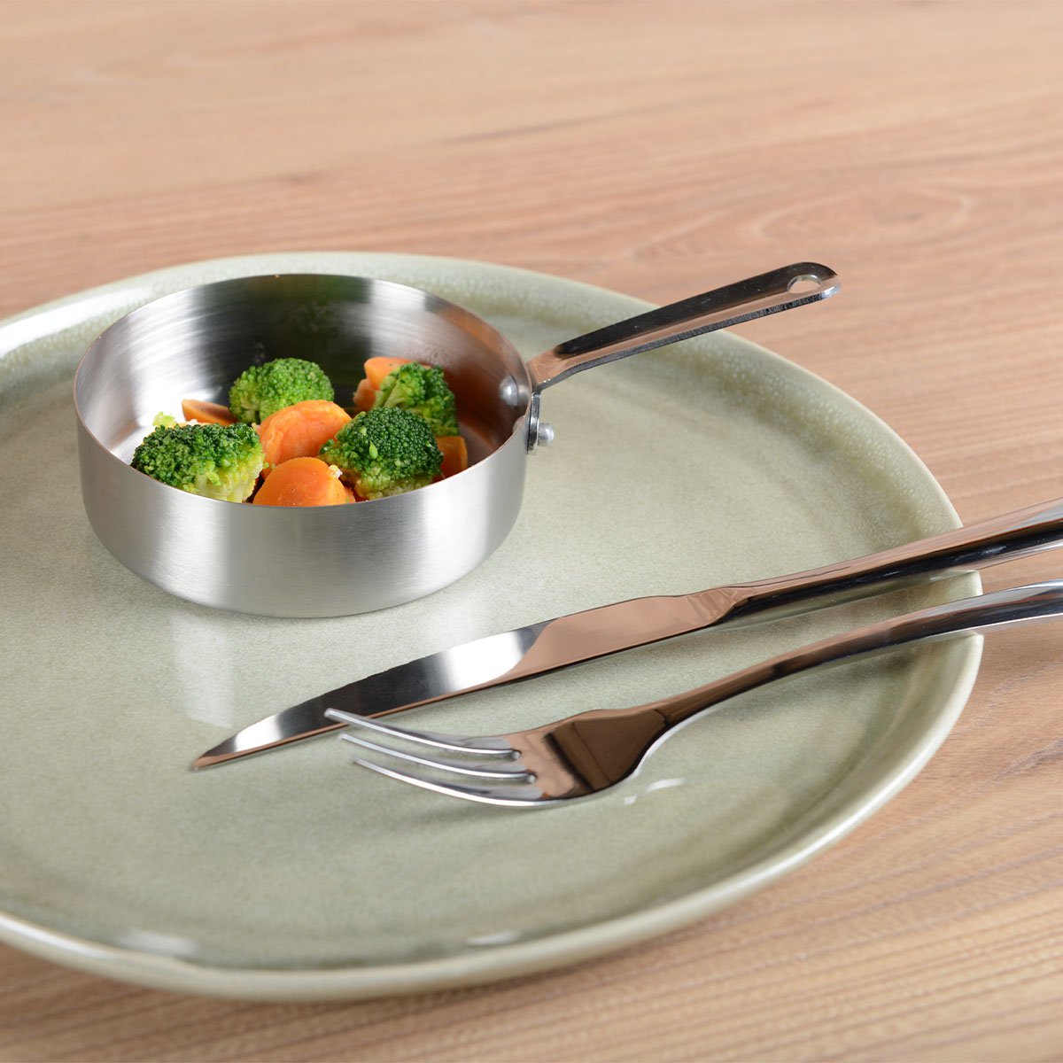 Mini casserolette ronde mat avec long manche 10x10x3cm